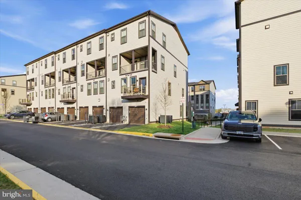 $565,000 | 46037 Woodpecker Square, Sterling, VA 20165