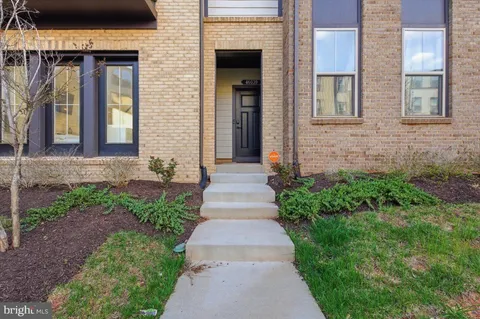 $565,000 | 46037 Woodpecker Square, Sterling, VA 20165