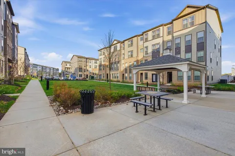 $565,000 | 46037 Woodpecker Square, Sterling, VA 20165