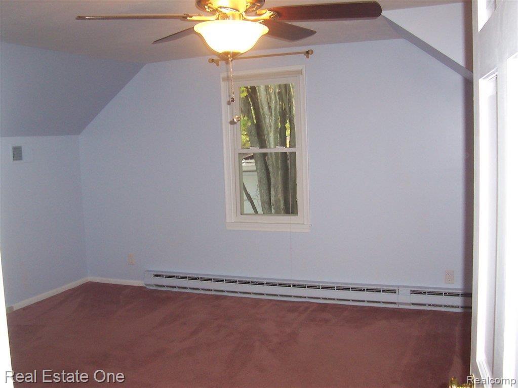3181 Weygant Drive Rochester, MI 48306 - Photo 24 of 37 2'nd Upstairs Bedroom