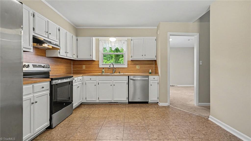 6594 Riverwood Road Walkertown, NC 27051 - Photo 8 of 30