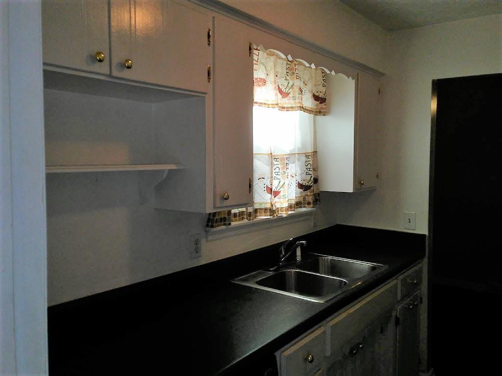 100 Burnett Road Dickson, TN 37055 - Photo 9 of 23 kitchen