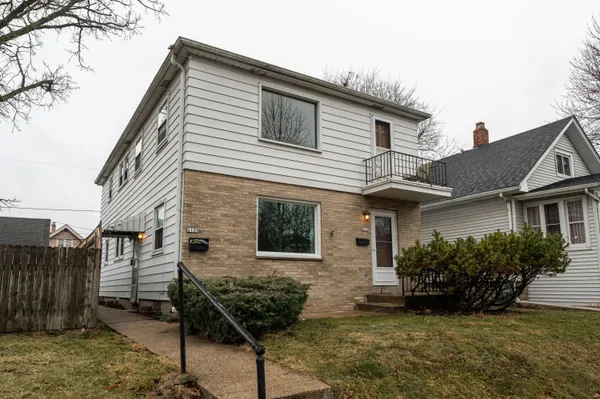 $324,000 | 2137 South 71st Street, Unit 2139, West Allis, WI 53219