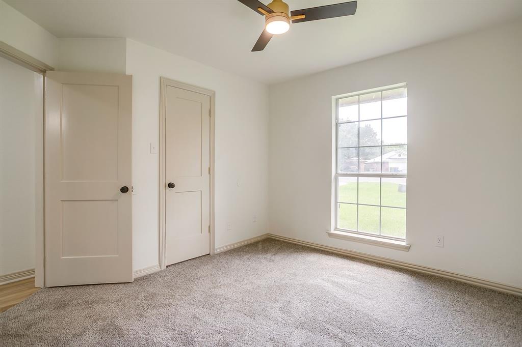102 Meadow Ridge Avenue Venus, TX 76084 - Photo 21 of 40