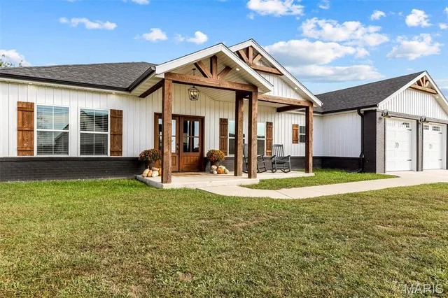$328,000 | 2706 Town Drive, Mountain Grove, MO 65711