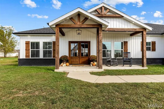 $328,000 | 2706 Town Drive, Mountain Grove, MO 65711