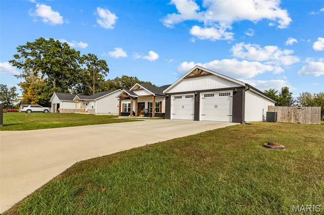 $328,000 | 2706 Town Drive, Mountain Grove, MO 65711