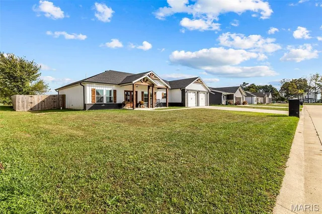 $328,000 | 2706 Town Drive, Mountain Grove, MO 65711