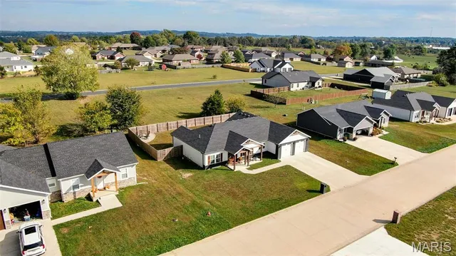 $328,000 | 2706 Town Drive, Mountain Grove, MO 65711