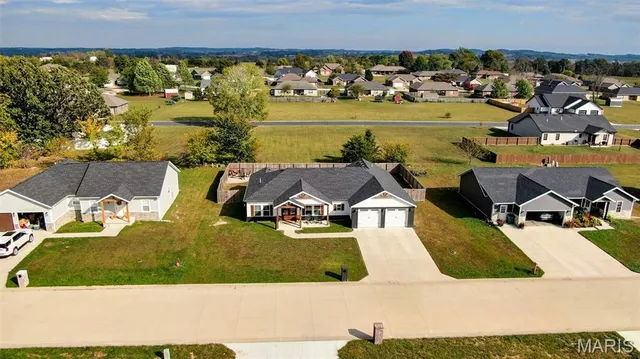 $328,000 | 2706 Town Drive, Mountain Grove, MO 65711