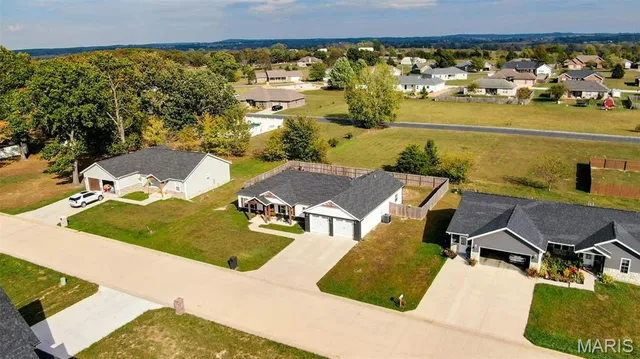 $328,000 | 2706 Town Drive, Mountain Grove, MO 65711