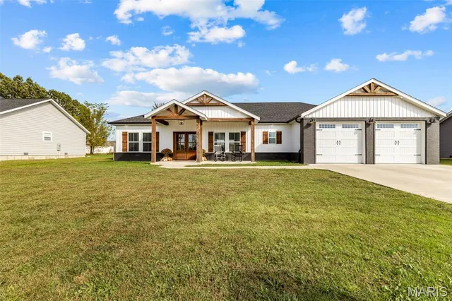 $328,000 | 2706 Town Drive, Mountain Grove, MO 65711