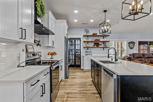 $328,000 | 2706 Town Drive, Mountain Grove, MO 65711