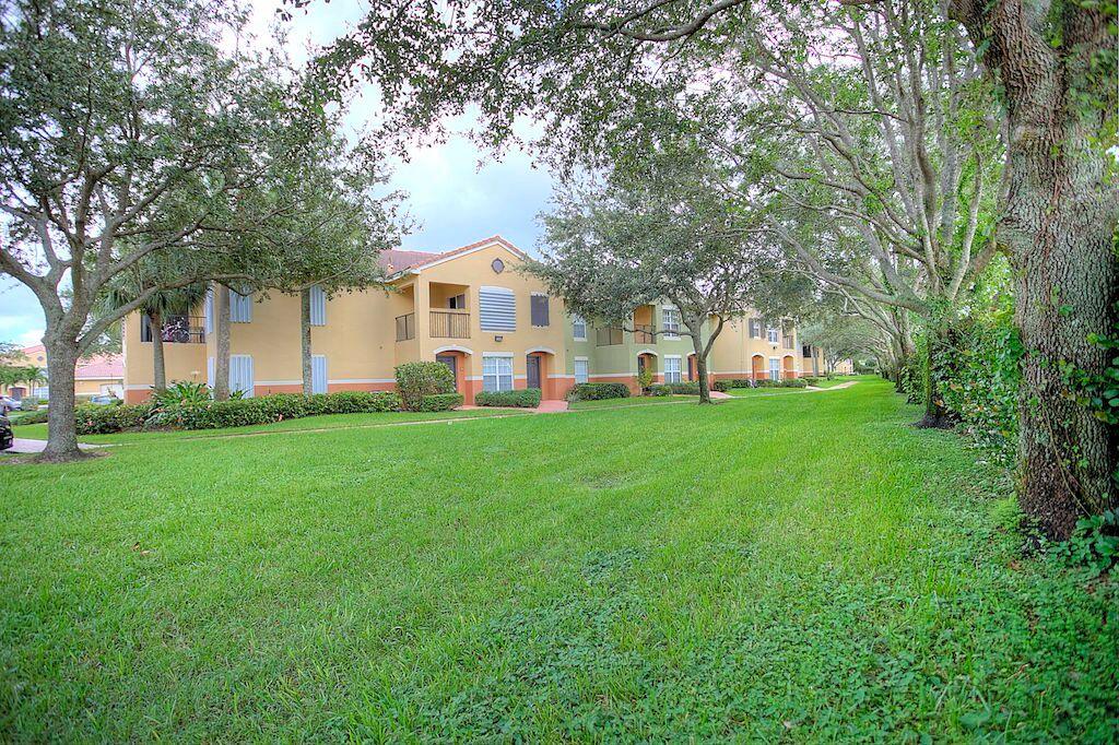 10312 Fox Trail Road South, Unit 1010 West Palm Beach, FL 33411 - Photo 3 of 16 Fox Trail 11 MLS