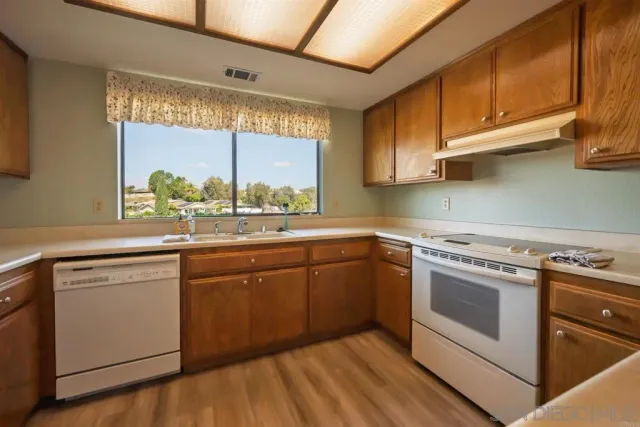 $3,150 | 1811 Lynx Glen, Escondido, CA 92026