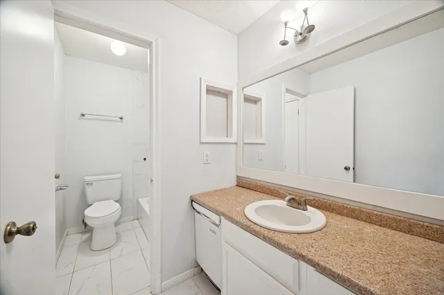 $400,000 | 6 Fairmeade Bend Drive, The Woodlands, TX 77381