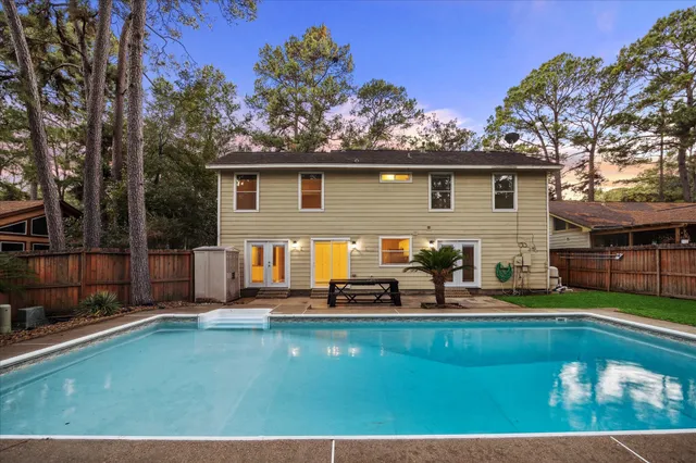 $400,000 | 6 Fairmeade Bend Drive, The Woodlands, TX 77381