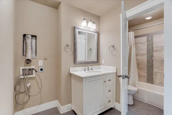 $1,850 | 154 Woodcreek Drive, Unit 1, Wimberley, TX 78676