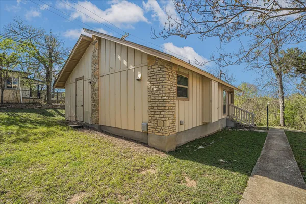 $1,850 | 154 Woodcreek Drive, Unit 1, Wimberley, TX 78676