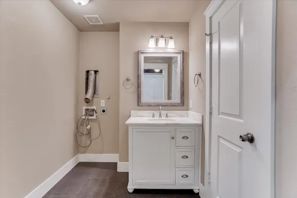 $1,850 | 154 Woodcreek Drive, Unit 1, Wimberley, TX 78676