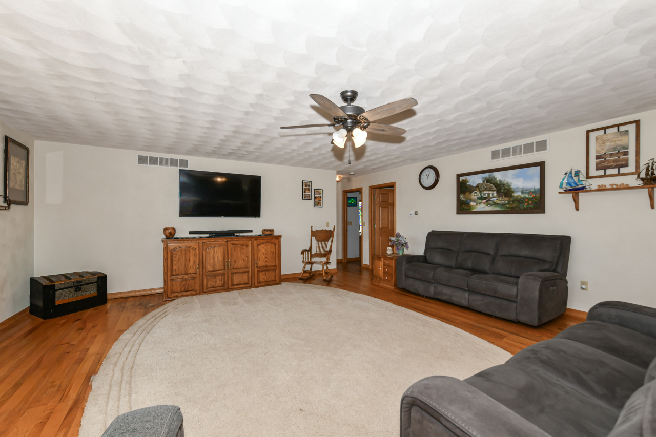 9702 West State Road 81 Beloit, WI 53511 - Photo 9 of 60 Living Room