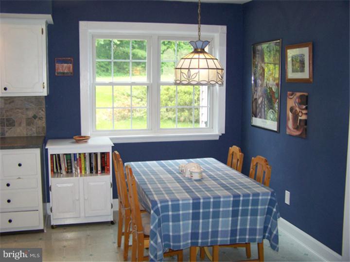 633 Meadowlark Road Audubon, PA 19403 - Photo 11 of 17 Kitchen