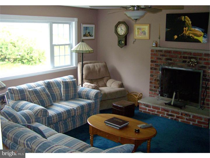 633 Meadowlark Road Audubon, PA 19403 - Photo 12 of 17 Family Room