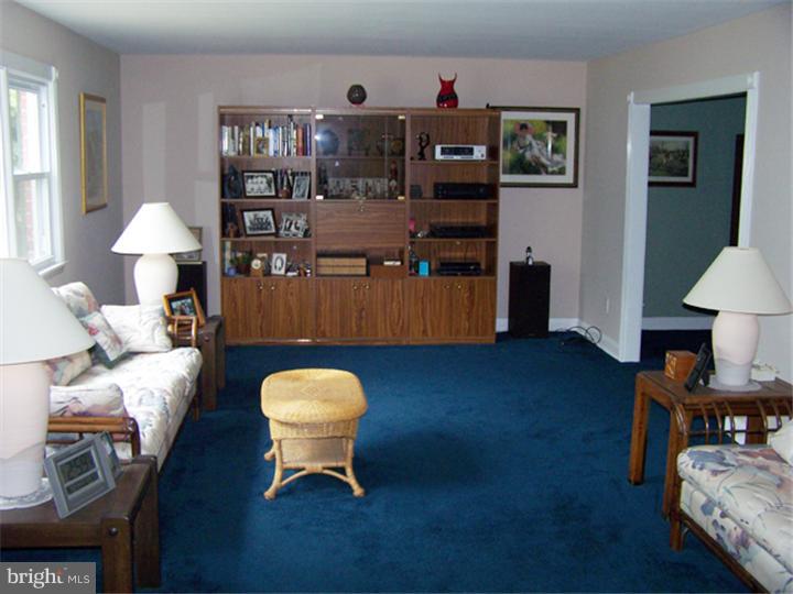 633 Meadowlark Road Audubon, PA 19403 - Photo 4 of 17 Living Room