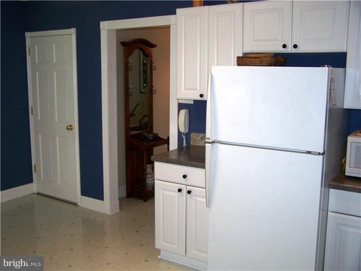 633 Meadowlark Road Audubon, PA 19403 - Photo 10 of 17 Kitchen