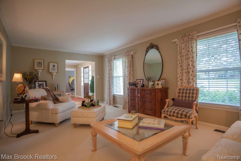 2715 Hunters Hill Road Bloomfield Hills, MI 48304 - Photo 10 of 45 IMG_1871.jpg