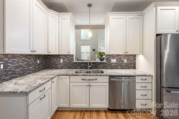 $695,000 | 305 Woodview Court, Fletcher, NC 28732