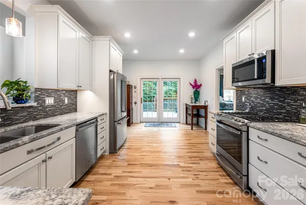 $695,000 | 305 Woodview Court, Fletcher, NC 28732