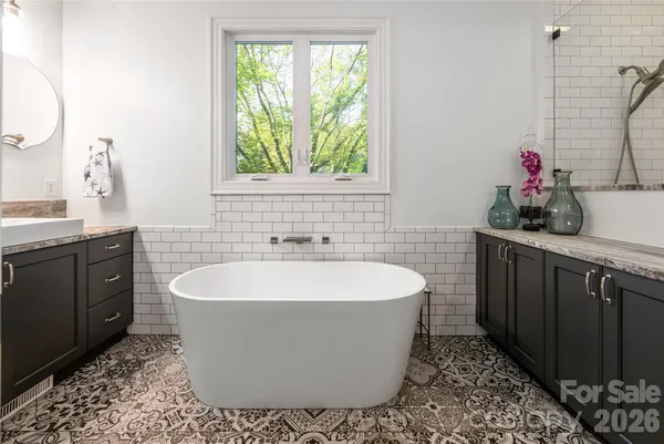 $695,000 | 305 Woodview Court, Fletcher, NC 28732