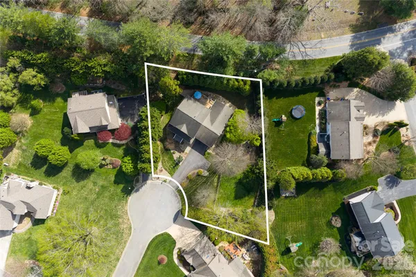 $695,000 | 305 Woodview Court, Fletcher, NC 28732