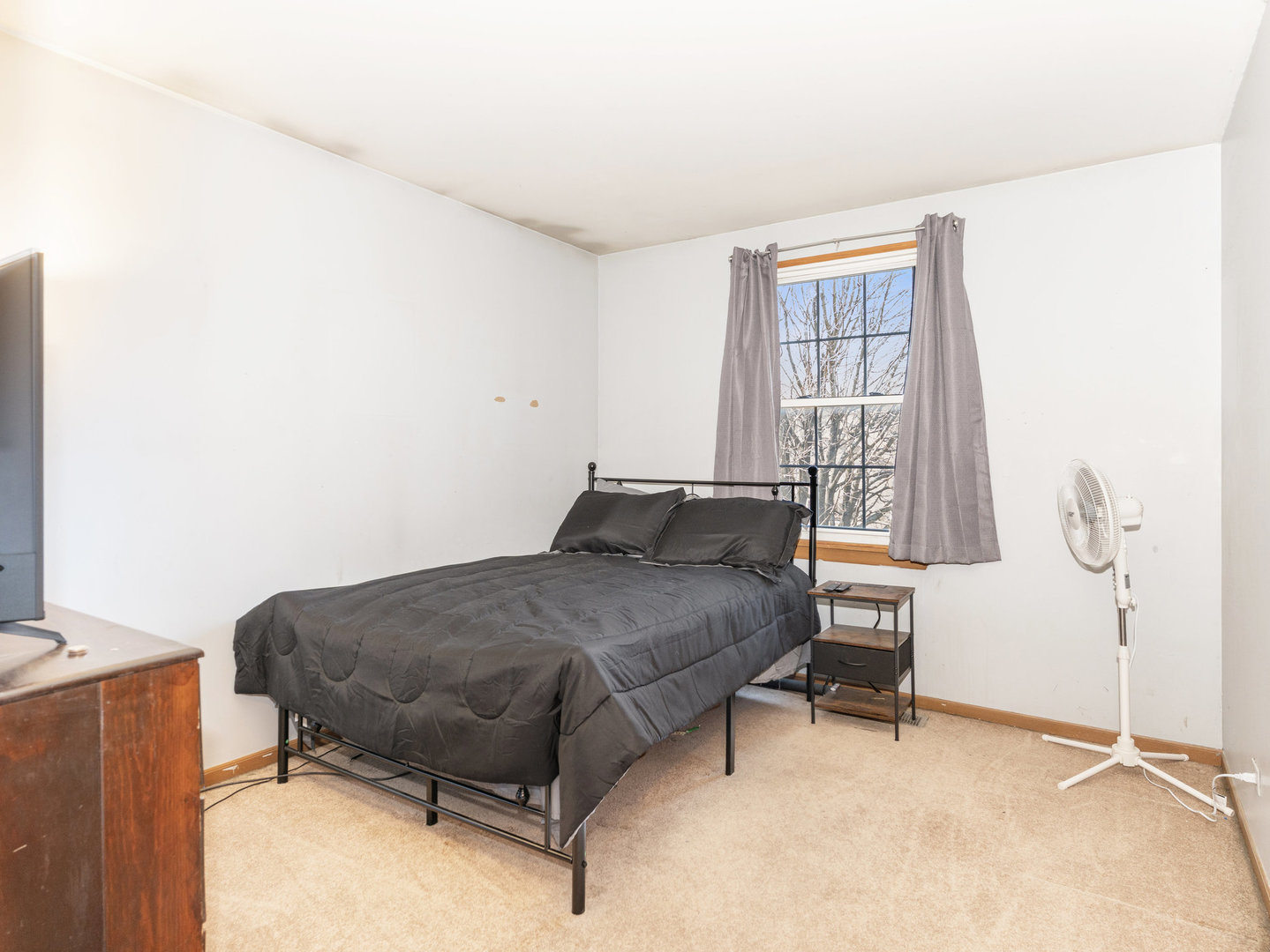 1400 Bar Harbour Road Aurora, IL 60504 - Photo 12 of 25 a bedroom with a bed and a window