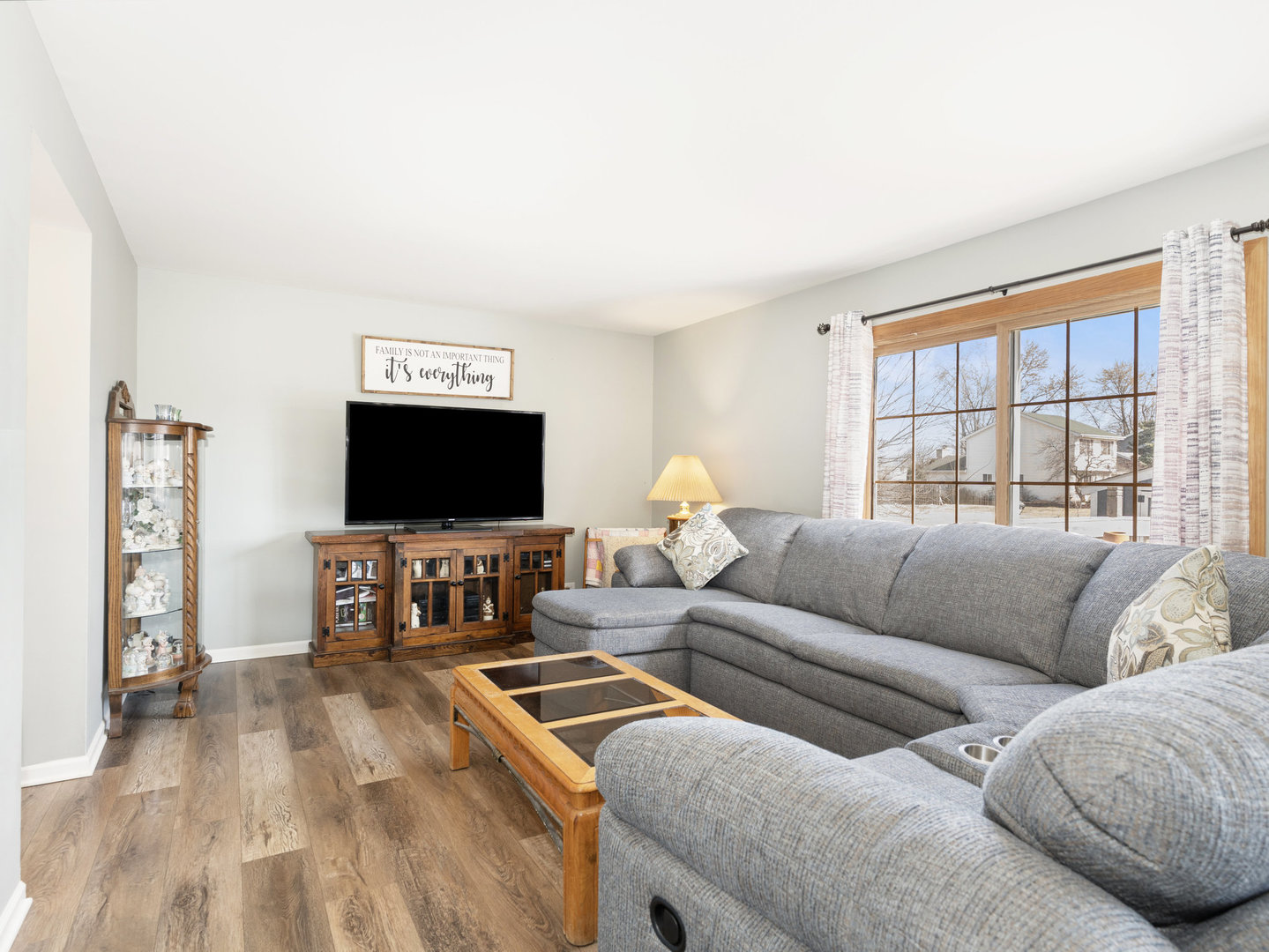 1400 Bar Harbour Road Aurora, IL 60504 - Photo 4 of 25 a living room with furniture and a flat screen tv