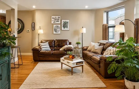 $989,000 | 96 Gainsborough Street, Unit 404W, Boston, MA 02115