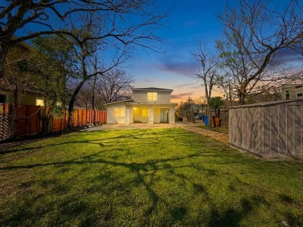 $2,395 | 3024 East 12th Street, Austin, TX 78702
