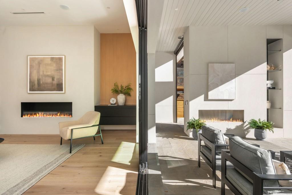 1127 Wimberly Road Northeast Atlanta, GA 30319 - Photo 21 of 37 a balcony with view of couch and a potted plant
