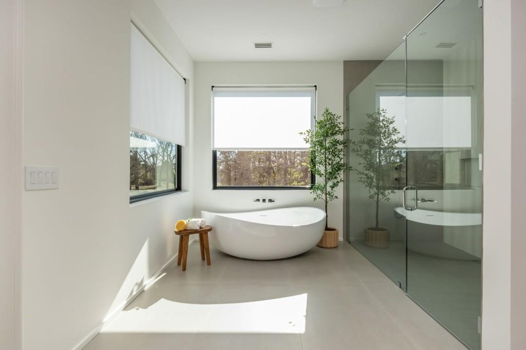 1127 Wimberly Road Northeast Atlanta, GA 30319 - Photo 29 of 37 a bathroom with a sink a bathtub and window