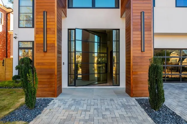 a view of entrance of the house