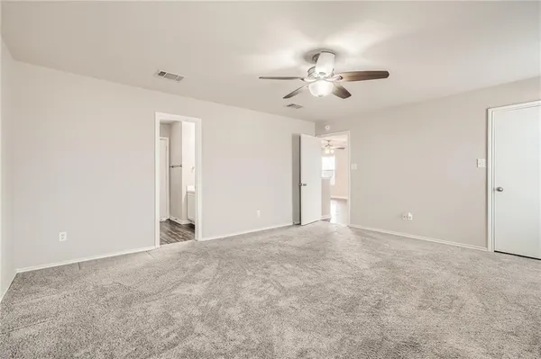 $2,100 | 612 Copper Court, Jarrell, TX 76537
