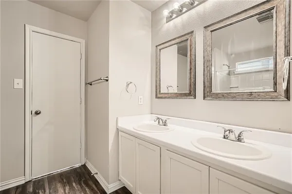 $2,100 | 612 Copper Court, Jarrell, TX 76537