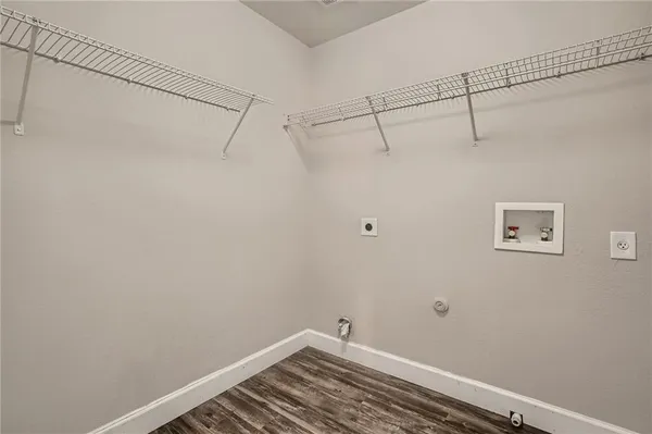$2,100 | 612 Copper Court, Jarrell, TX 76537