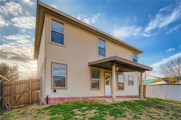 $2,100 | 612 Copper Court, Jarrell, TX 76537