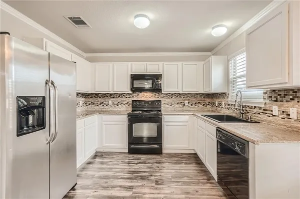 $2,100 | 612 Copper Court, Jarrell, TX 76537