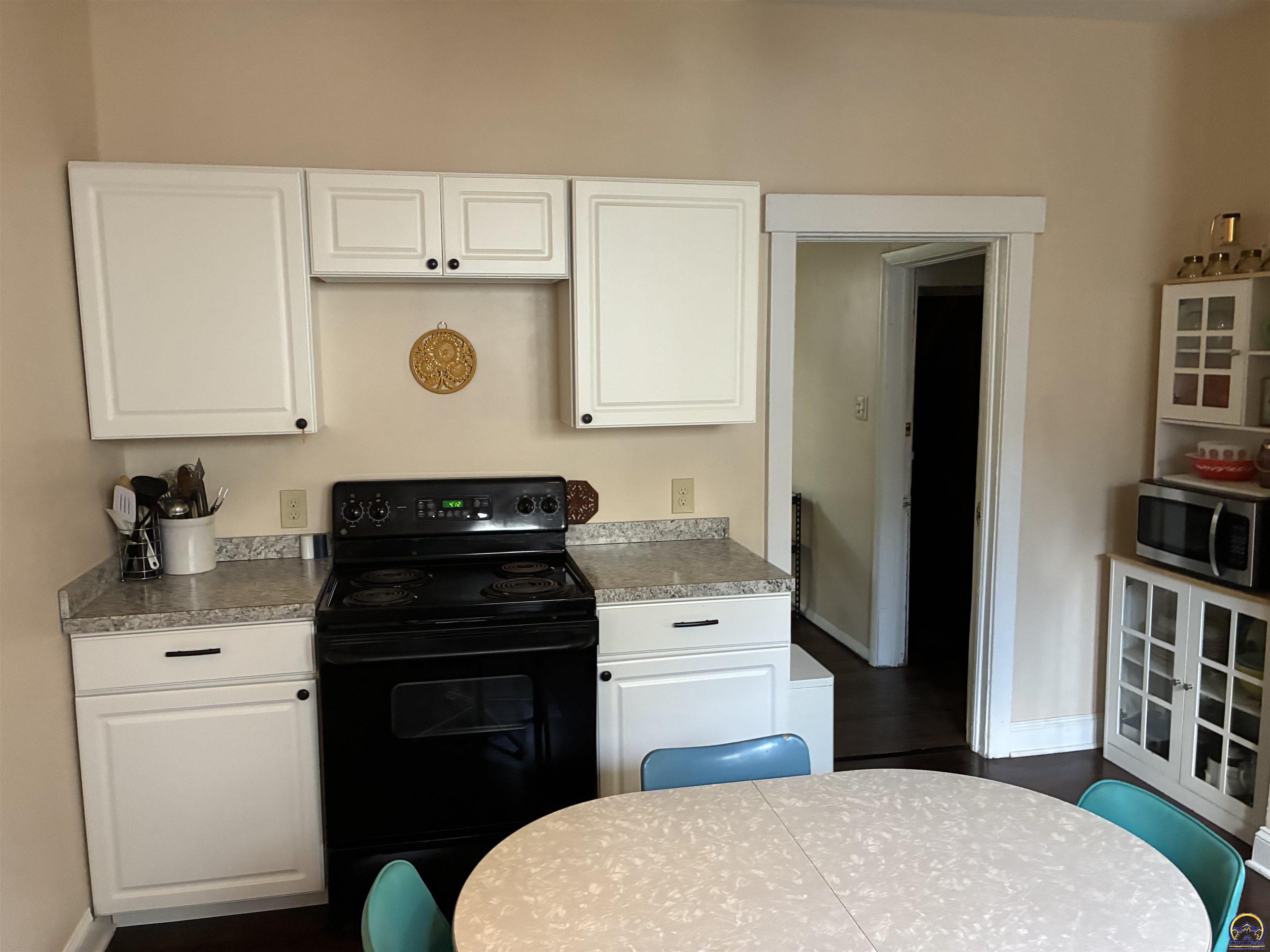 1279 Southwest MacVicar Avenue Topeka, KS 66604 - Photo 14 of 34