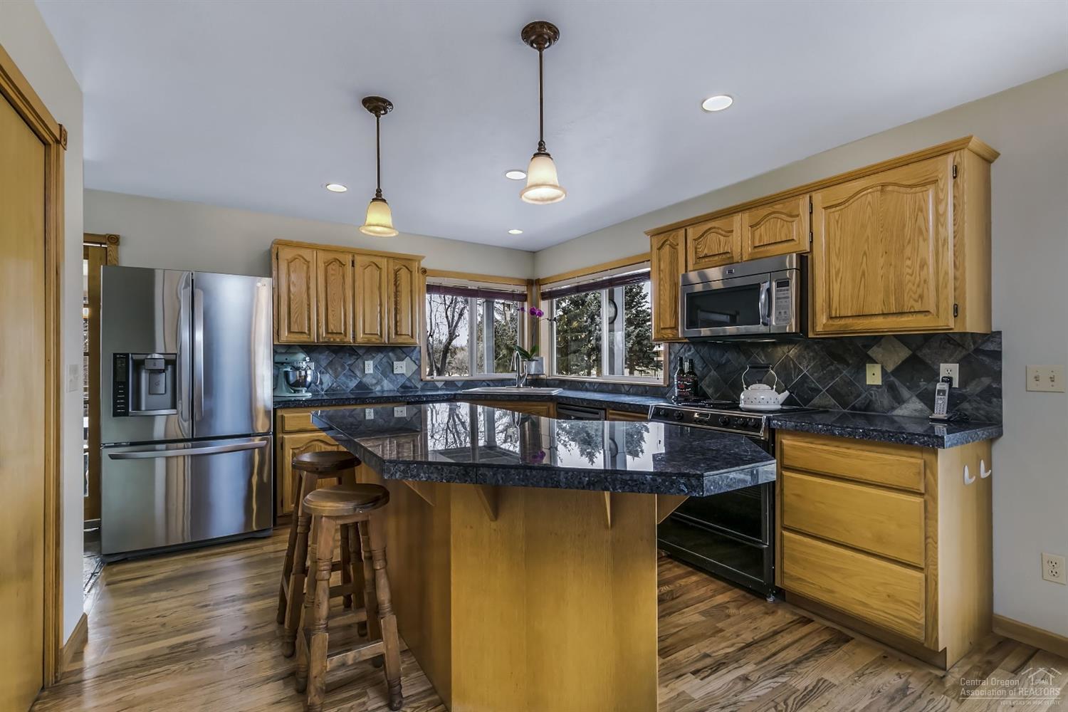 22555 McArdle Road Bend, OR 97702 - Photo 7 of 25 Additional Photo