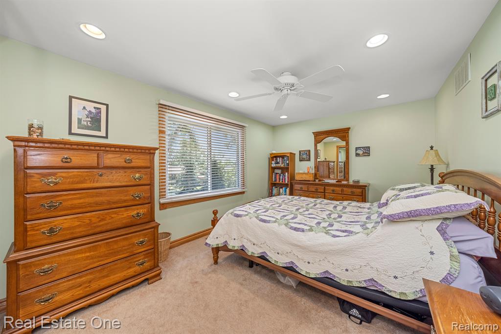 911 Ridgemont Street Commerce Township, MI 48382 - Photo 23 of 44