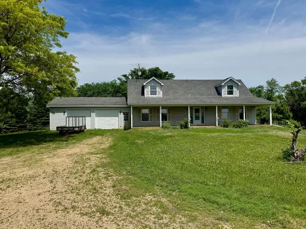$525,000 | 30224 Lexington Road, Le Sueur, MN 56058